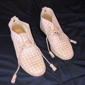 Hush puppies